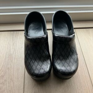 Dansko Charcoal Textured Mules